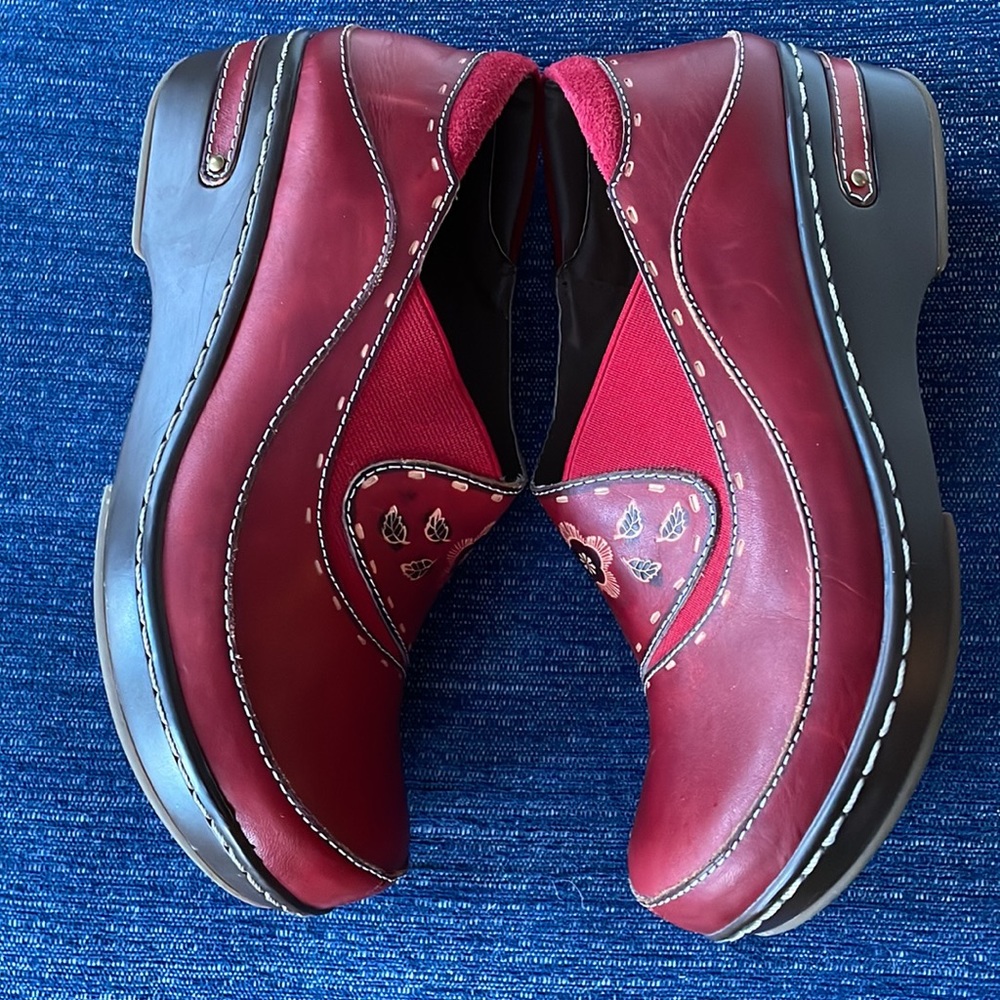 L’artiste Burbank Clog By Spring Step. - image 6